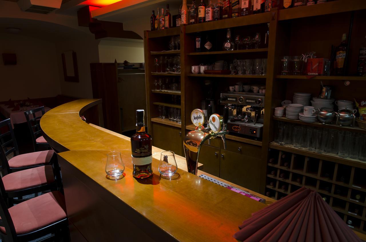 伊比利亚酒店 奥帕瓦 外观 照片